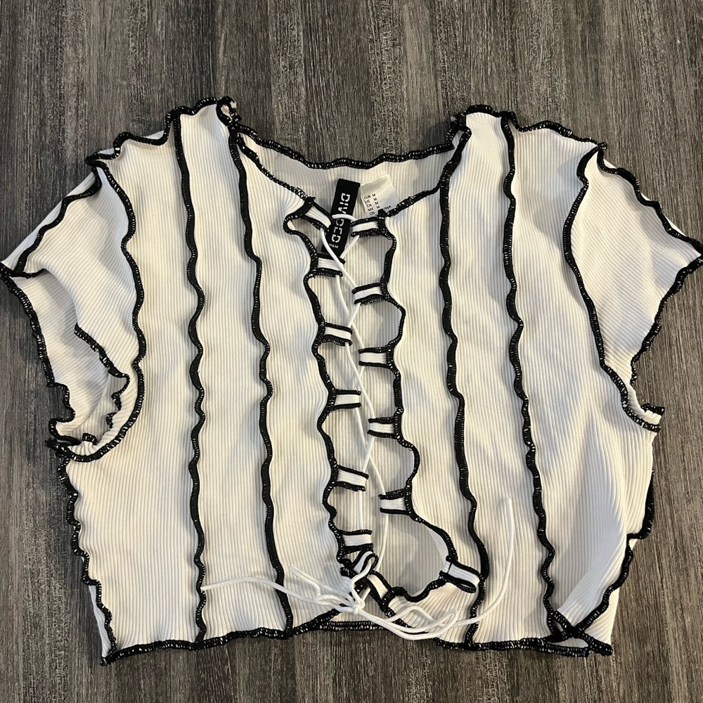 H&M Black and White Flutter Sleeve Crop Blouse